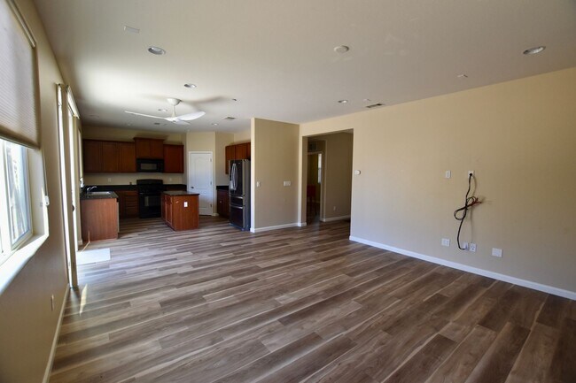 Gorgeous 5 Bed 3 Bath in Oakley photo 3