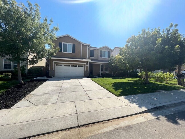 Gorgeous 5 Bed 3 Bath in Oakley