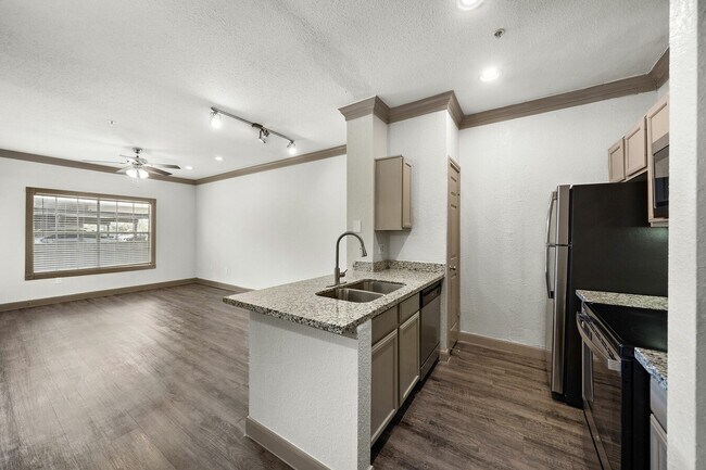 8882 Westheimer Road, Houston, TX 77063 photo 4