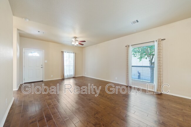 308 Rustic Tr Cibolo, TX 78108 photo 3