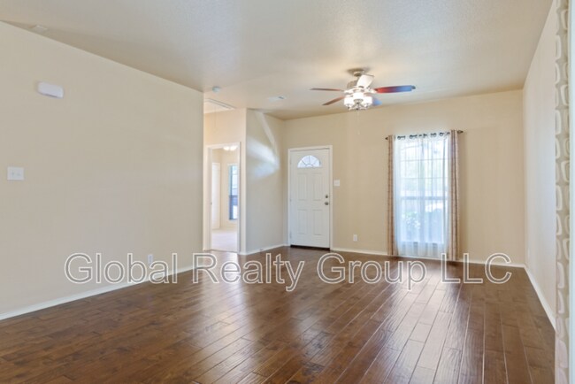 308 Rustic Tr Cibolo, TX 78108 photo 2