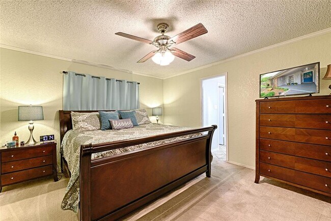 513 Owens Drive, Crowley, TX 76036 photo 5