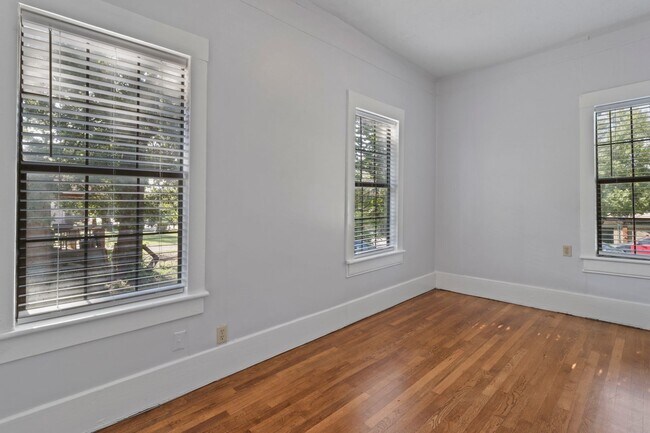516 Mill St Denton, TX 76205 photo 3