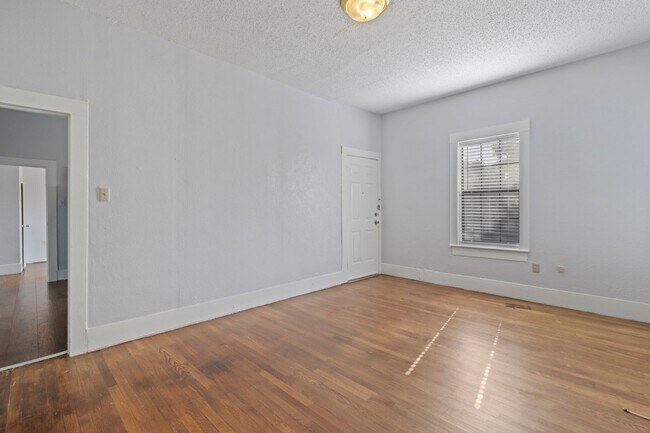 516 Mill St Denton, TX 76205 photo 5