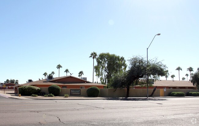 Roosevelt Plaza Apartments photo 2