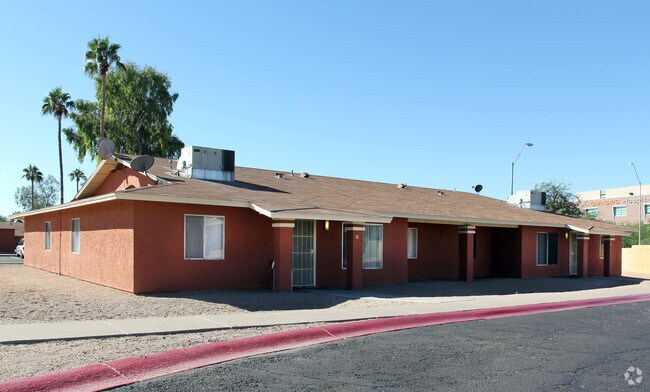 Roosevelt Plaza Apartments photo 3