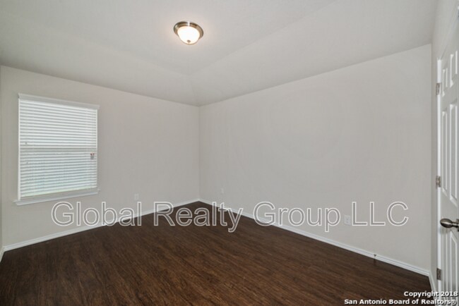 108 Fabarm Ln New Braunfels, TX 78130 photo 4