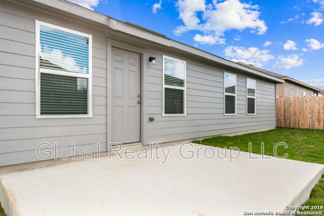 108 Fabarm Ln New Braunfels, TX 78130 photo 3