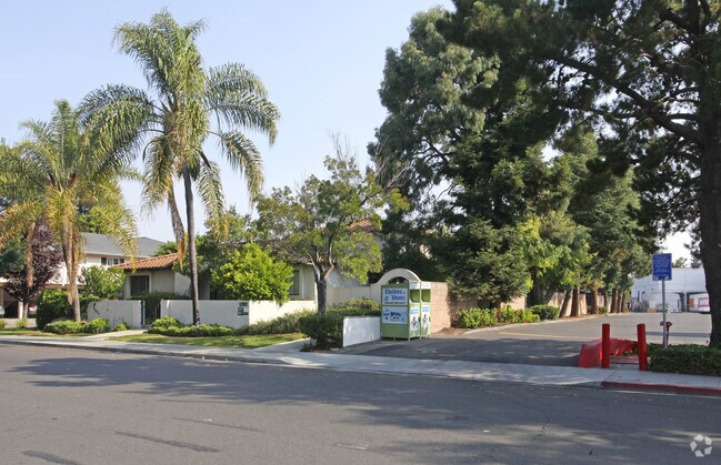 1260 Montecito Ave photo 4