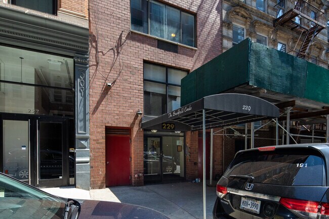 229 E 24th St New York, NY 10010 photo 4