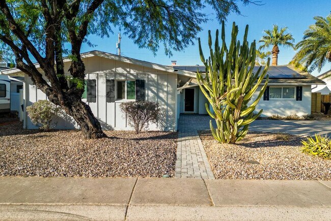 8656 E Solano Dr Scottsdale, AZ 85250 photo 2