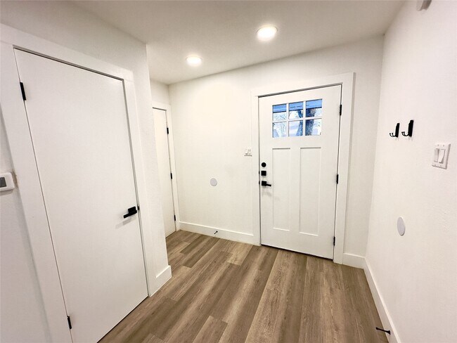 9728 Anderson Village Dr Austin, TX 78729 photo 5