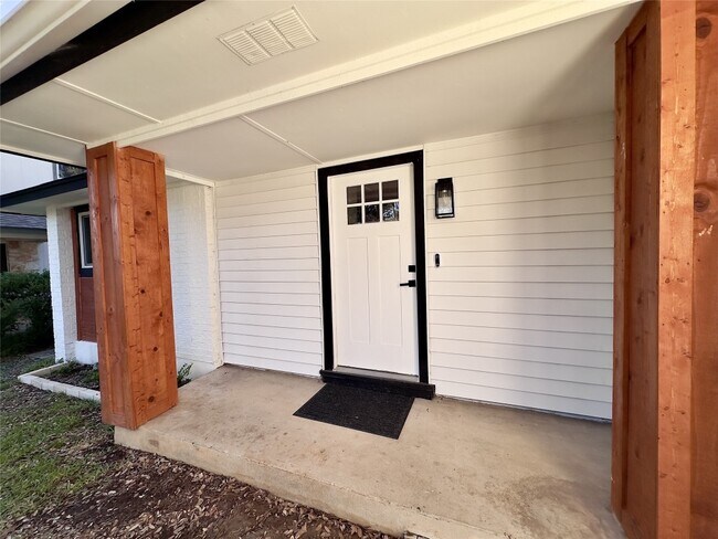 9728 Anderson Village Dr Austin, TX 78729 photo 4