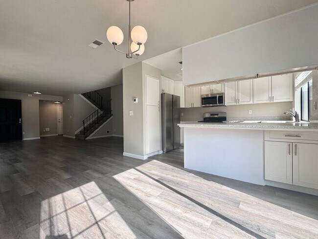 Gorgeously Remodeled 3bed 2.5 Bath home in Brentwood photo 3