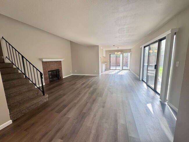 Gorgeously Remodeled 3bed 2.5 Bath home in Brentwood photo 2