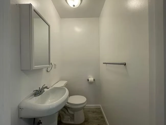 2535 Wallace St Oakland, CA 94606 photo 5