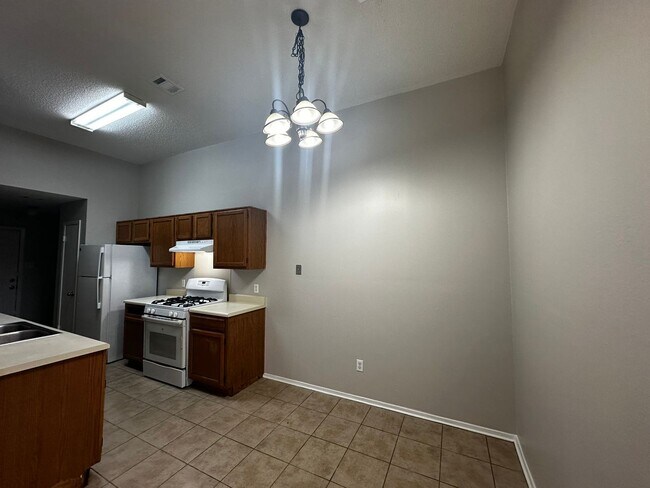 2606 Howellwood Wy Austin, TX 78748 photo 4