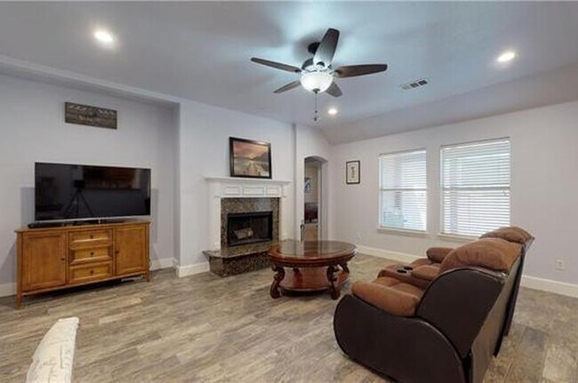 1828 Marlin Dr Aubrey, TX 76227 photo 5