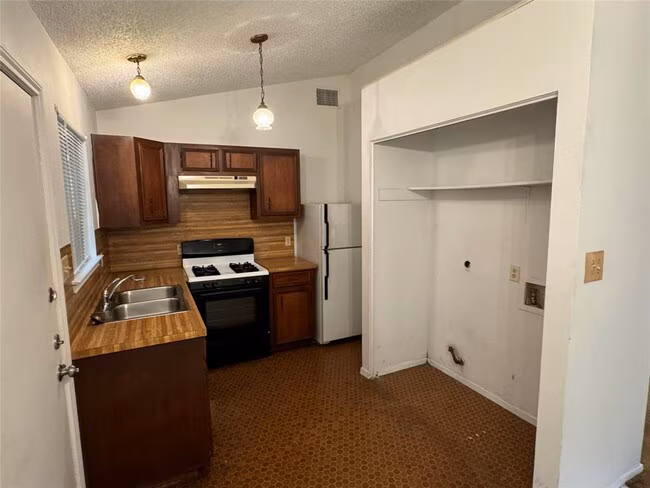 905 Tillery St Austin, TX 78702 photo 5