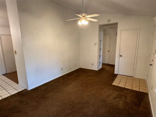 905 Tillery St Austin, TX 78702 photo 3