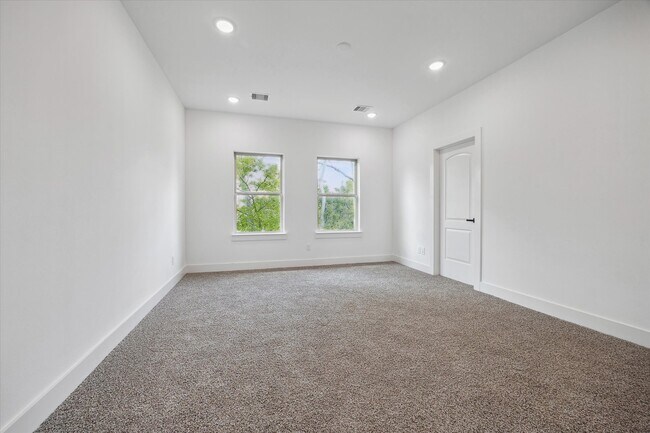 2015 Brackenridge Street, Houston, TX 77026 photo 5