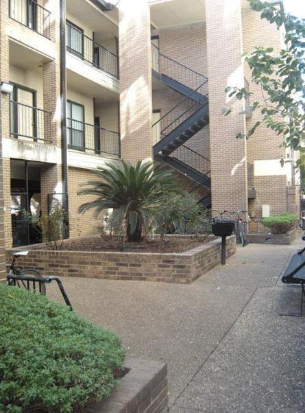 704 W 21st St Austin, TX 78705 photo 2
