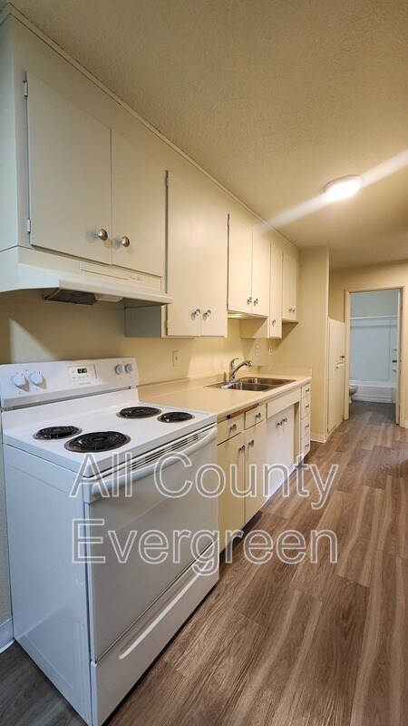 508 1st Ave E photo 5