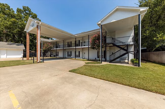 400 Gaither St Glen Rose, TX 76043 photo 3