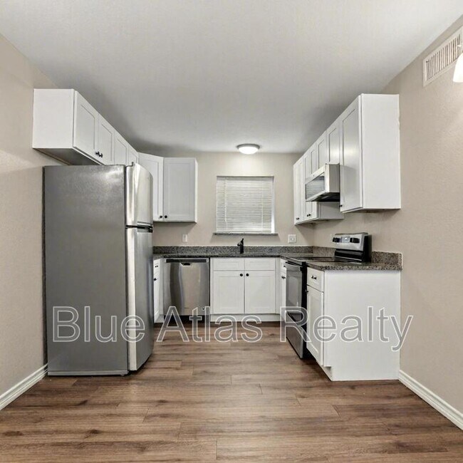 225 Bryan Street, Denton, TX 76201 photo 2