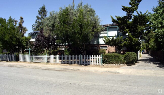 1025 Boranda photo 2
