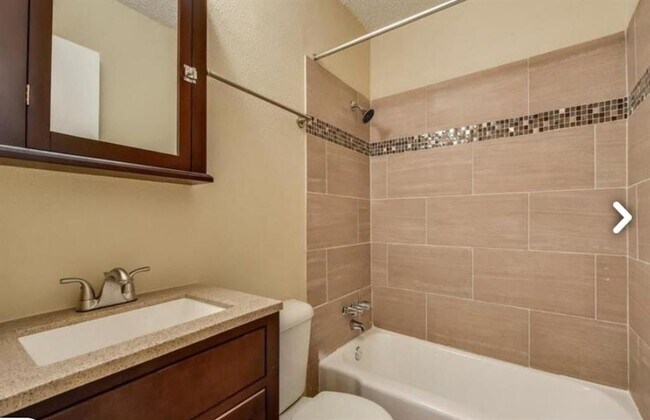 2401 Manor Rd Austin, TX 78722 photo 2