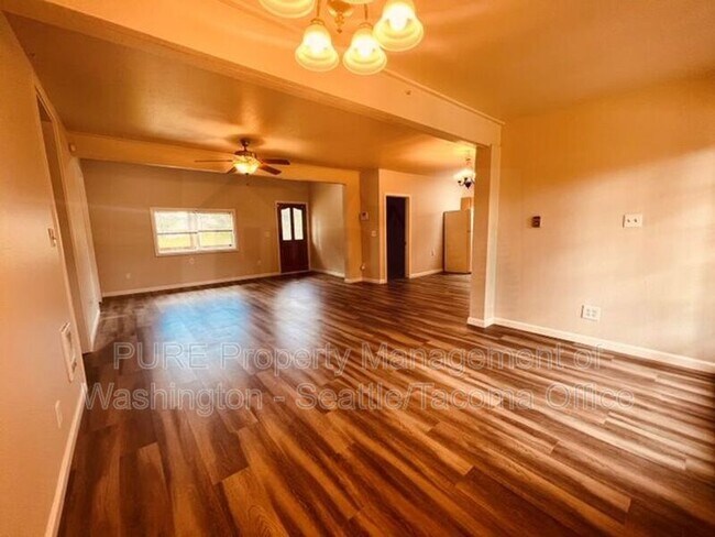 14825 W Thorne Ln SW Lakewood, WA 98498 photo 5