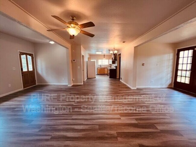 14825 W Thorne Ln SW Lakewood, WA 98498 photo 3