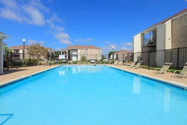 1111 W Main St League City, TX 77573 photo 5