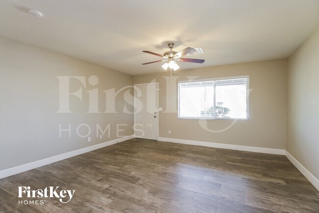 1001 E Seldon Ln Phoenix, AZ 85020 photo 5