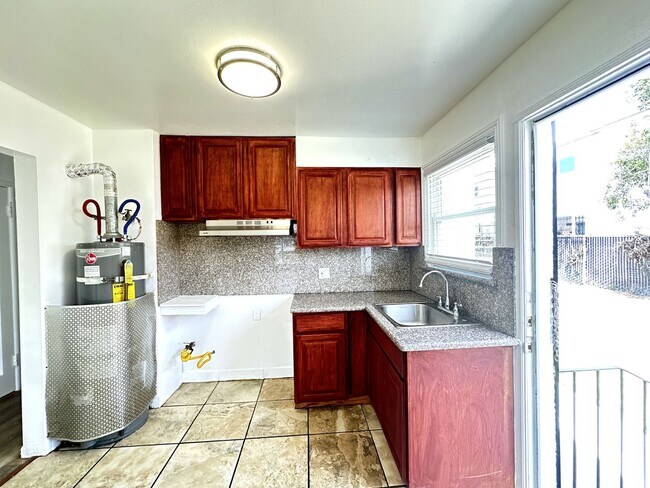1503 88th Ave Oakland, CA 94621 photo 2