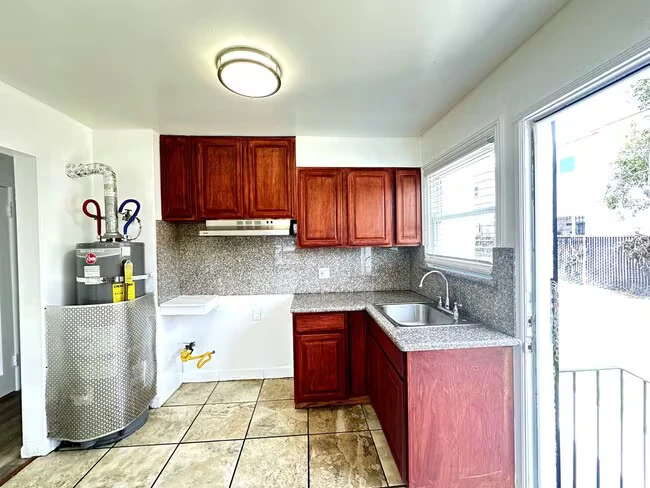 1503 88th Ave Oakland, CA 94621 photo 2