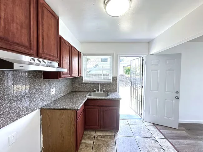 1503 88th Ave Oakland, CA 94621 photo 3