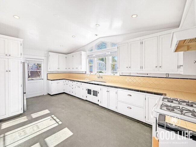 3659 Alabama St San Diego, CA 92104 photo 2