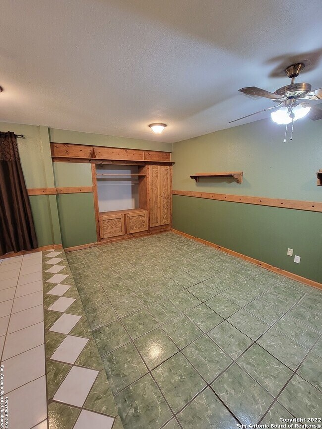 483 Anton Dr San Antonio, TX 78223 photo 4