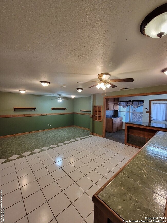 483 Anton Dr San Antonio, TX 78223 photo 3