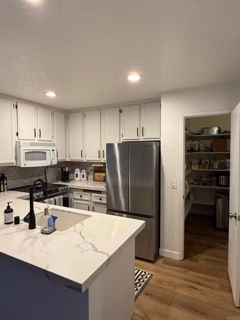 7704 Caminito Tingo Carlsbad, CA 92009 photo 2
