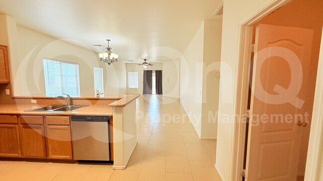 331 E Saddle Way San Tan Valley, AZ 85143 photo 3