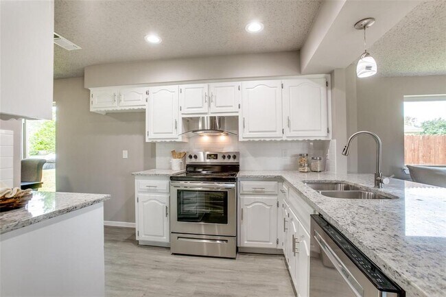 2205 Richbrook Dr Garland, TX 75044 photo 5