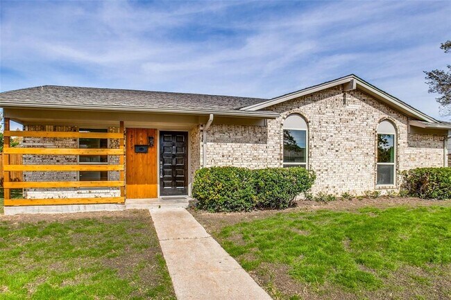 2205 Richbrook Dr Garland, TX 75044 photo 2
