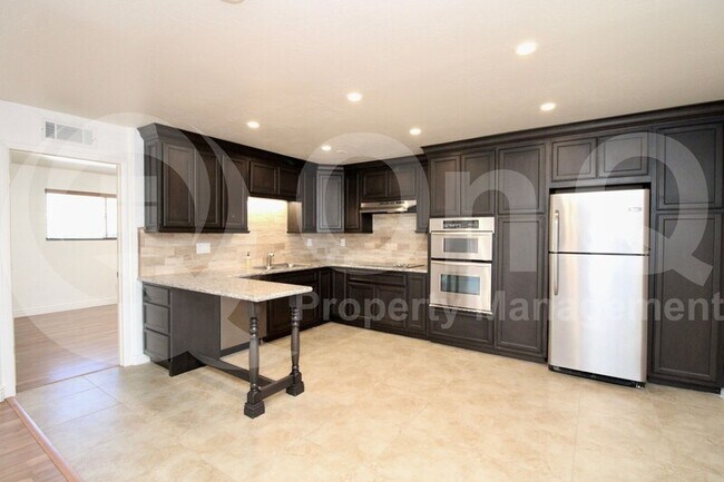 5525 E Thomas Rd Phoenix, AZ 85018 photo 3