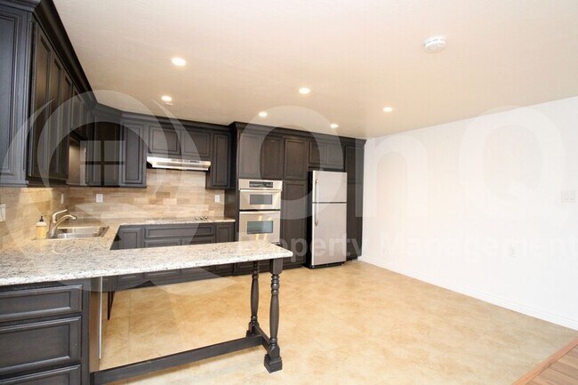 5525 E Thomas Rd Phoenix, AZ 85018 photo 4
