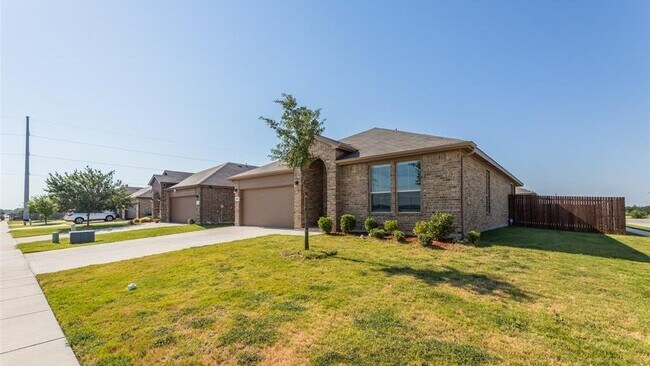 1000 Meadow Scape Dr Burleson, TX 76028 photo 2