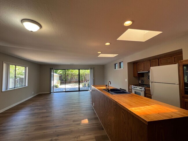 370 Stanford Avenue, Menlo Park, CA 94025 photo 3