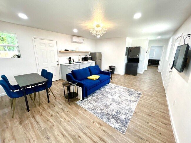 1404 Rivas St San Antonio, TX 78207 photo 5